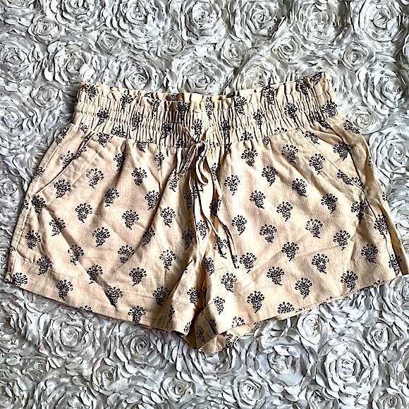a new day Pants - . A New Day shorts size medium